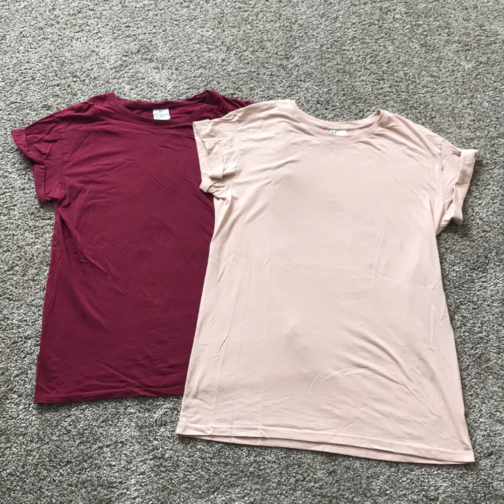 Two shortsleeved T-shirt’s